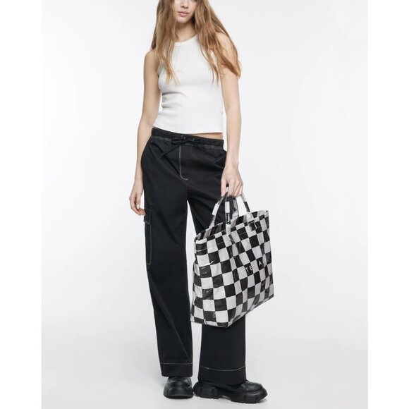 Trendy Women's Checkered PVC Tote Bag Large Waterproof Lightweight - Picture 2 of 5